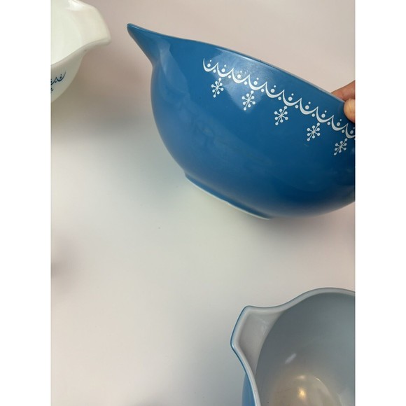 Vtg Set of 4 Pyrex Snowflake Cinderella Garland Nesting Mixing Bowls With Stands - Picture 7 of 11